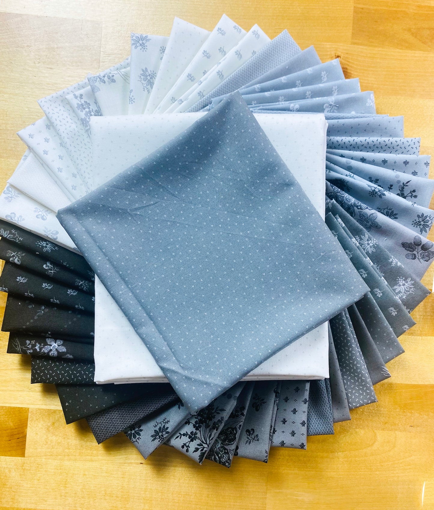 Wingtip Elegance Urban Farmhouse ll Quilt Kit