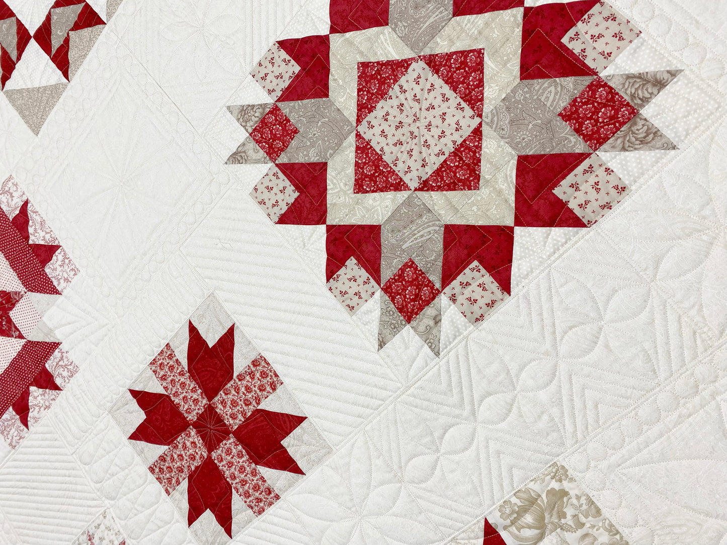 Wingtip Elegance Cranberries and Cream Quilt Kit